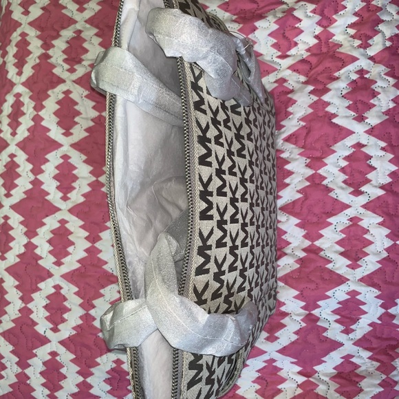 Michael Kors jet set travel - Picture 2 of 6